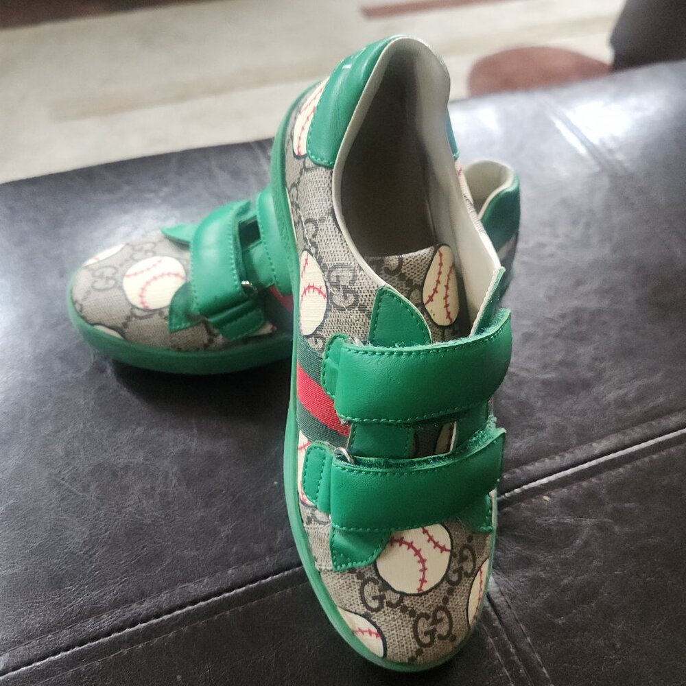 Kids Gucci Shoes - Picture 2 of 4